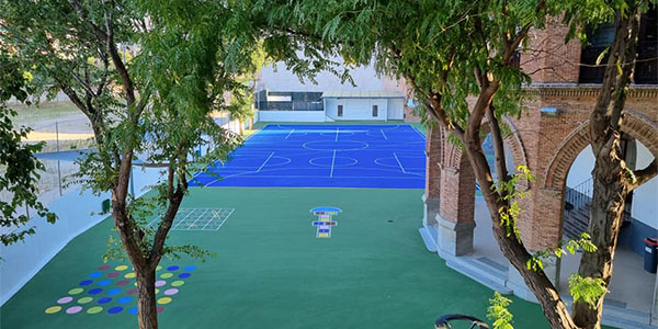 pista-fondo Patio del colegio El Porvenir