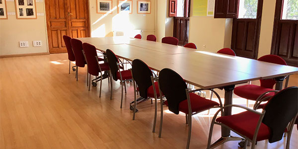sala-noble-mesa-izquierda Sala Noble del colegio El Porvenir